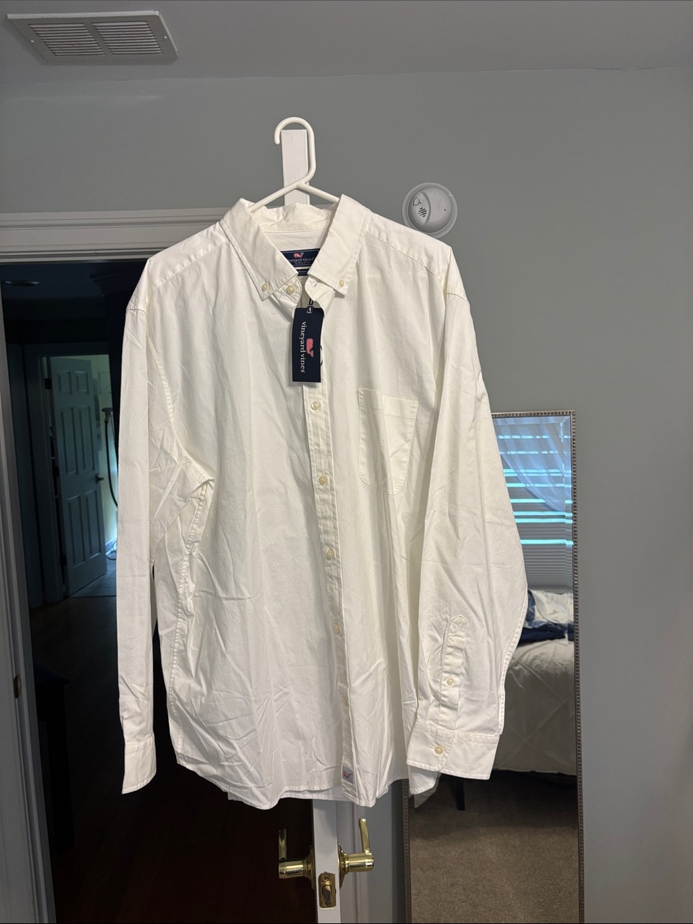 Men's Long-Sleeve Button-Down Shirt - White Vineyard vines XXL 

New With Tags